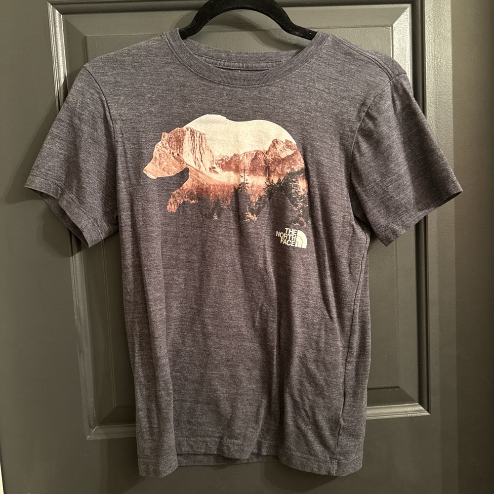 Women’s North Face tee
